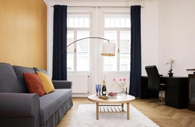 Bright and Calm Apartment - 15 min to Center