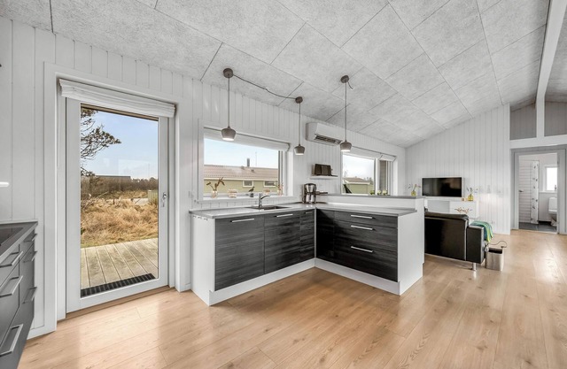 Bright and modern holiday home - 1026