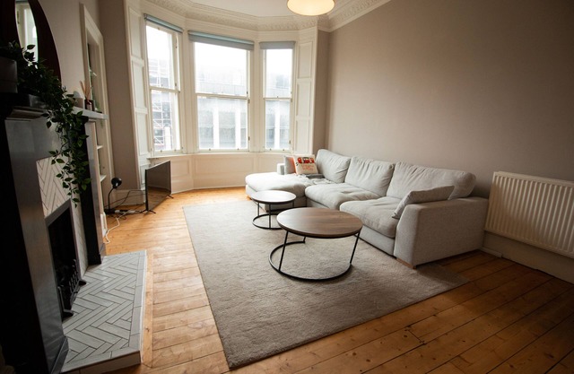Bright and spacious Georgian flat in New Town