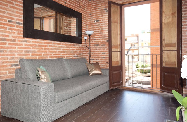 Bright apartment near Sagrada Familia