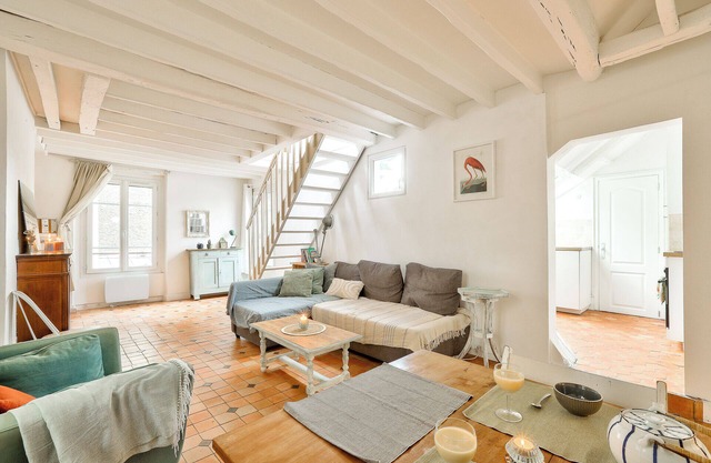 Bright apartment near Place de la Nation