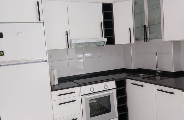 Bright apartment, very well equipped! Walking distance to Beach & Town Centre.