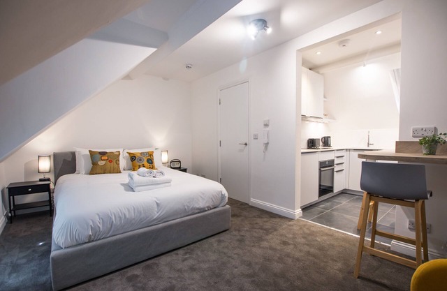 Bright & Beautiful Studio Flat in Bristol