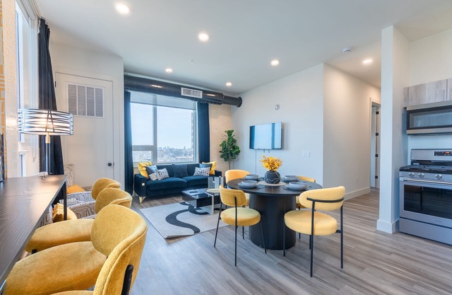 Bright & Bold Escape with NYC Views+Free Parking. Sleeps 9+2Baths! 20% Off 7days
