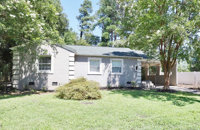 Bright & Cheerful Modern Home located 1.5 miles from Downtown Spartanburg