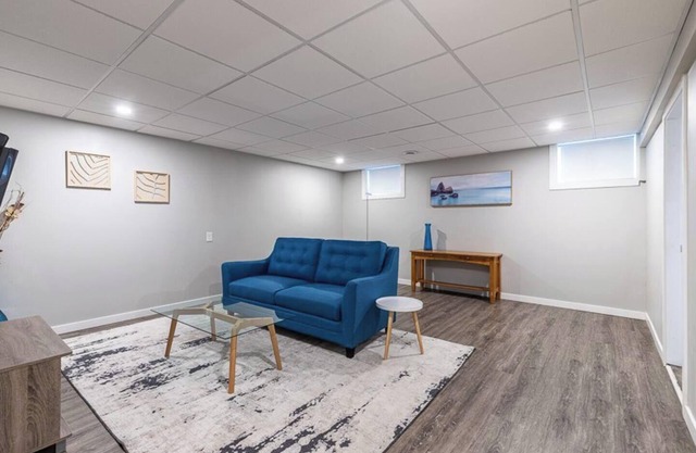 Bright & Clean 2BR 1BA Lower Suite w/ WiFi