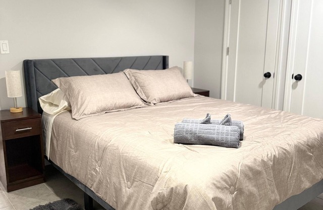 Bright & Comfortable Duplex· 3BR Retreat Near New York