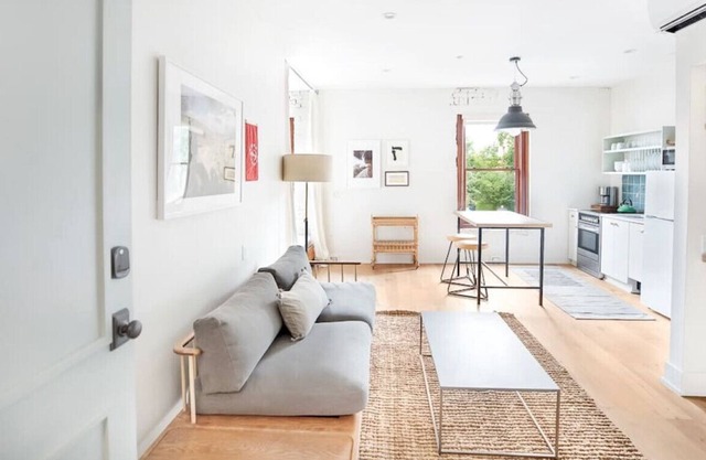 Bright Condo in the Heart of Historic Savannah