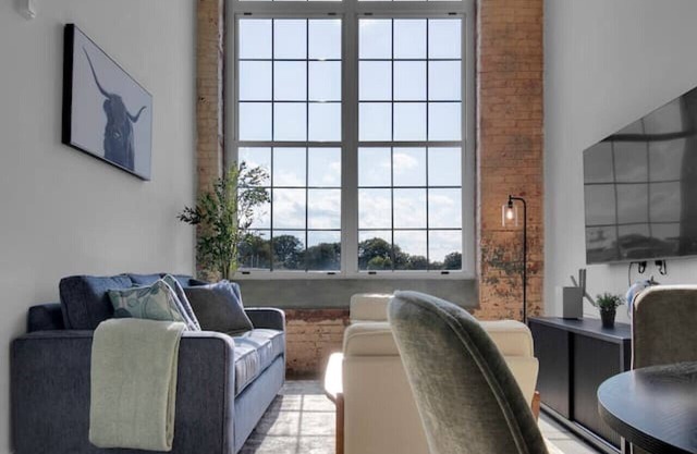 Bright, Cozy Loft | Pool | Gym | Great location!