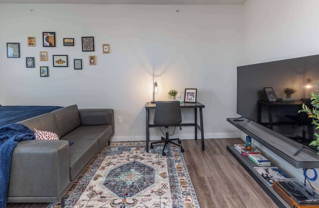 Bright & Cozy Retreat Near TQL & Paycor Stadiums