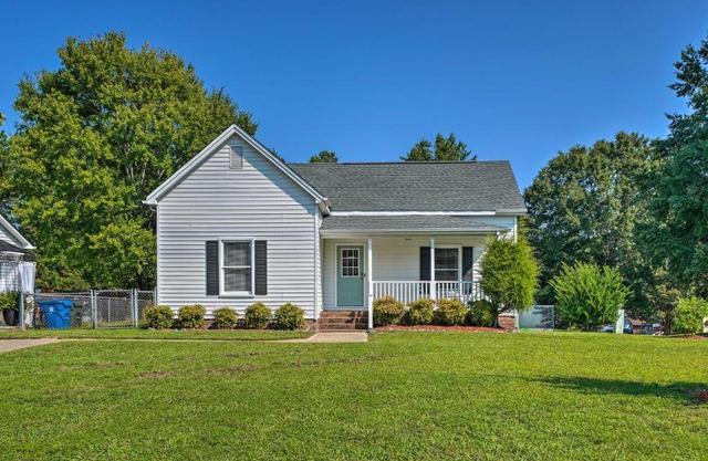 Bright Durham Home with Fully Furnished Deck!