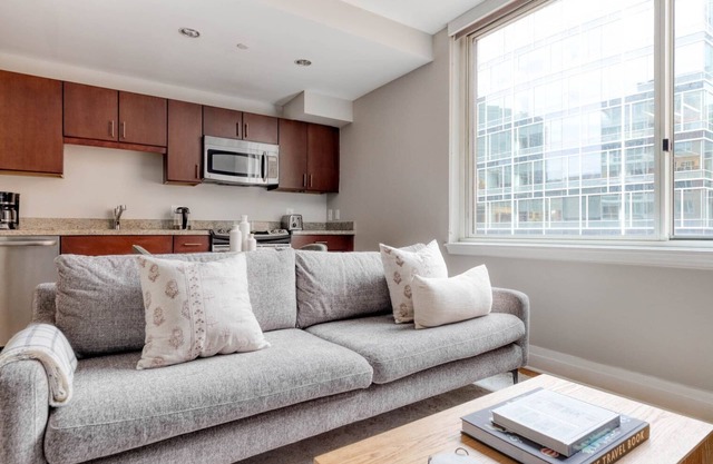 Bright Foggy Bottom 1BR w/W/D, Pool & Gym, nr Georgetown, by Blueground