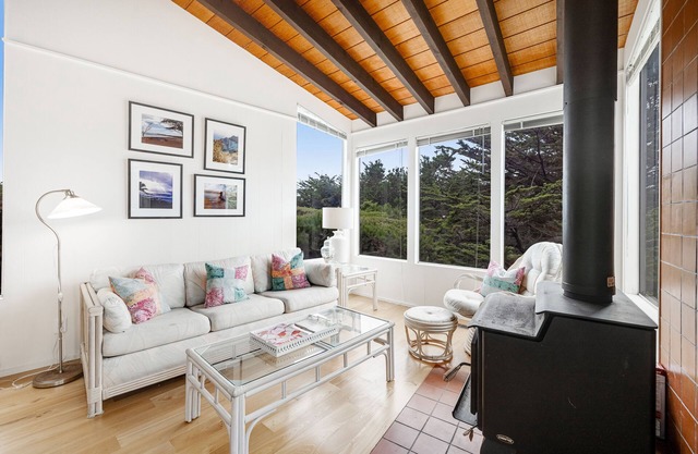 Bright Home 800 Feet from Salmon Creek Beach w/Wood Stove & Pool Table