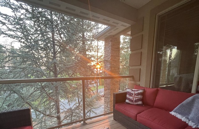 Bright Indian Trail 4 BR, home away from home