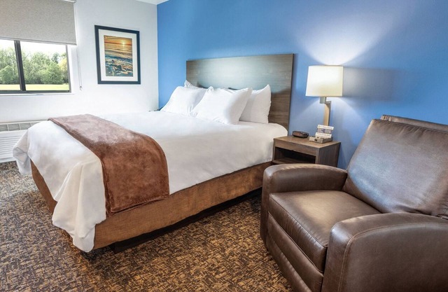 Bright & Inviting Space! Experience The Best of Avondale- Pool Access