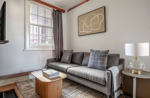 Bright King's Cross 1BR, close to Station & Tech HQ, by Blueground
