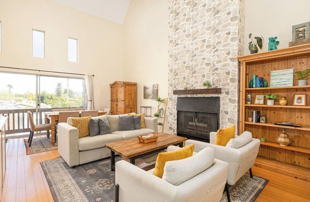Bright LA Loft Style, 7 Ft Deep Pool, Fireplace