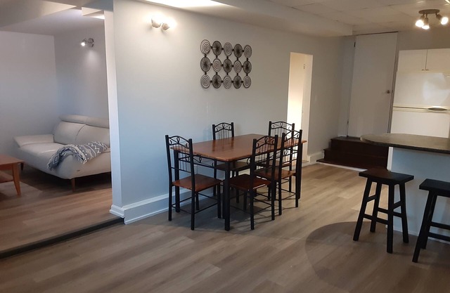 Bright, Large, One Bedroom Suite in Gordon Head