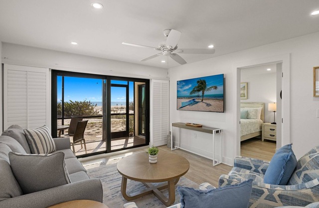 Bright & Light two-bedroom corner ground floor with washer/dryer!