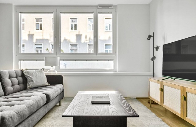 Bright Mariahilf 1BR near Naschmarkt and Metro U4 & U3, by Blueground