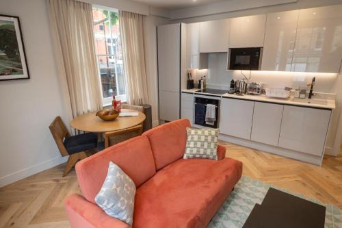 Bright, modern one bedroom apartment on 1st floor