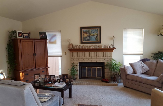 Bright, Open 2 Bed 2 1/2 Bath Home In A Quiet Neighborhood