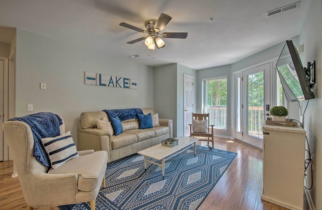Bright Ozarks Condo w/Balcony & Lake Views!