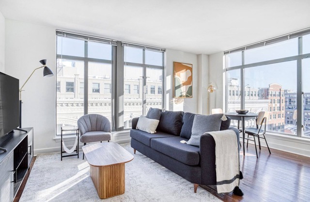 Bright Penn Quarter 1BR w/W/D & Gym, 2 blocks to Metro, by Blueground