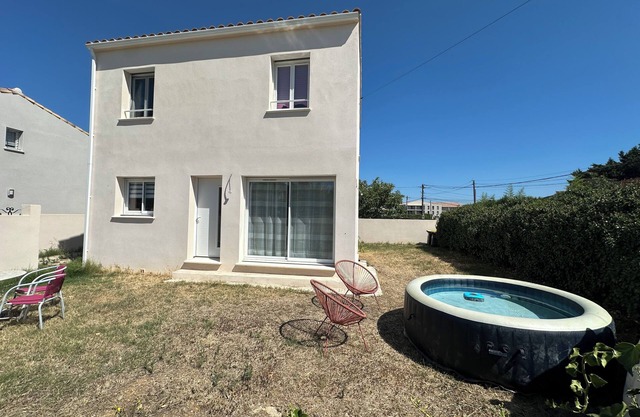 Bright, quiet house in Redessan