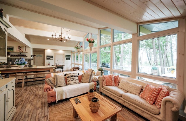 Bright & Spacious Chalet on Lake Huron - Private