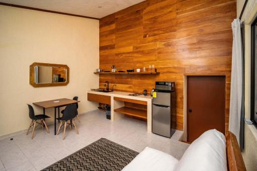 Bright & Spacious Ground Floor Suite Casa Jurel