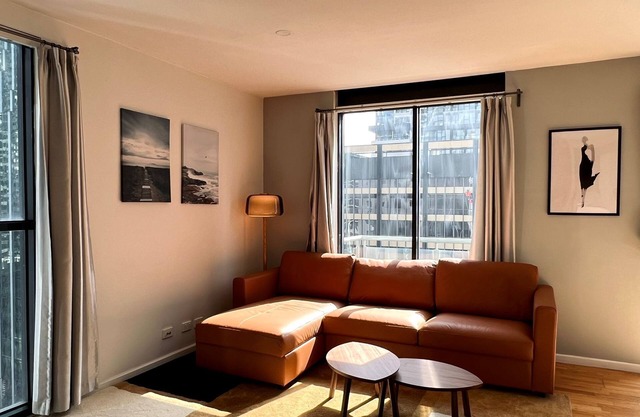 Bright Spacious Loft with Free Parking and Work Space