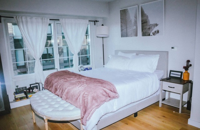 BRIGHT SPACIOUS STUDIO APARTMENT