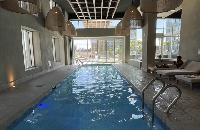 Bright Studio in Luxury Condo Tower with Pool