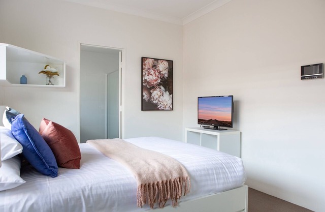 Bright Studio Steps from Westmead Hospital