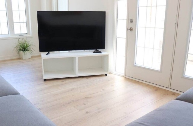 Bright & Stylish home in the heart of Newmarket.