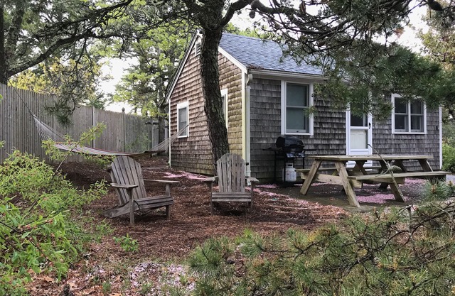 Bright & Updated Cottage Across the Street from Beach