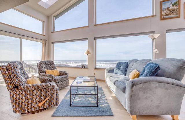 Bright, Updated, Oceanfront Beauty Puts Rugged Yachats Shore at Your Doorstep!