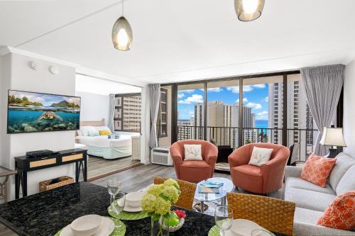 Bright Waikiki 1BR with Stunning Ocean Views