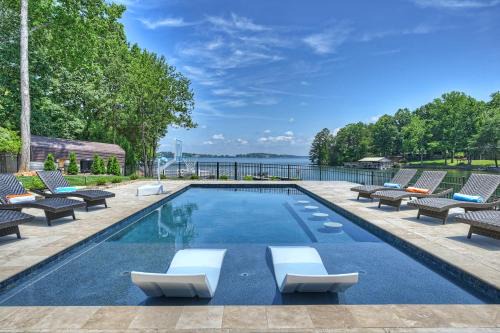 Bright Water Cove Priv DockBoat Ramp Waterfront Saltwater Pool AvantStay
