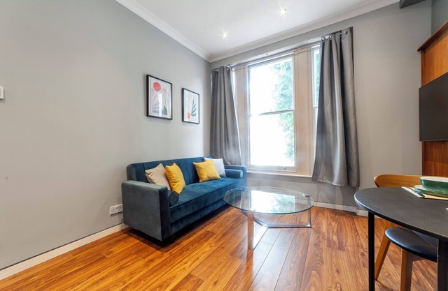 Brilliant 1BDR Flat, Lakeside Rd, 5 min to Tube