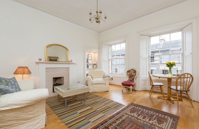 Brilliant Location, Charming Bright Apartment