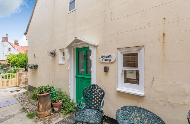 BRINCLIFFE COTTAGE, family friendly in Robin Hood’s Bay
