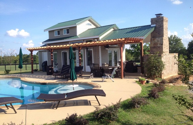 BRING YOUR HORSES! SALT POOL! Pristine Private farm.