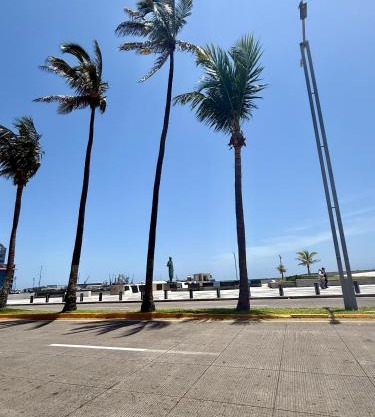 Brisa Marina Suites - Atras de Playa regatas y Malecon