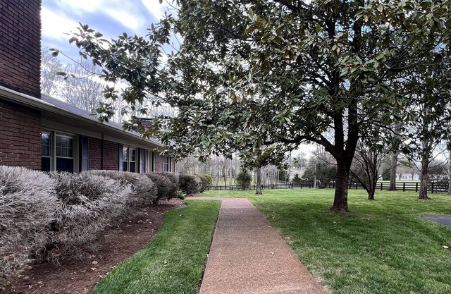 Britton Farms Guest House with gated entry and in-ground pool & MANY NEW UPDATES