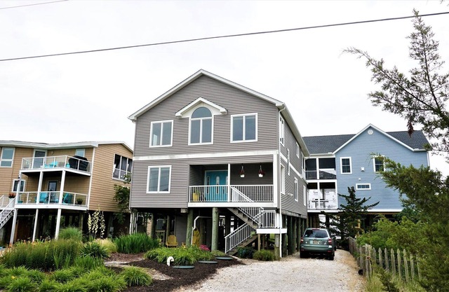 BROADKILL BEACH- 4th House from Beach 3BD & 2.5 BA