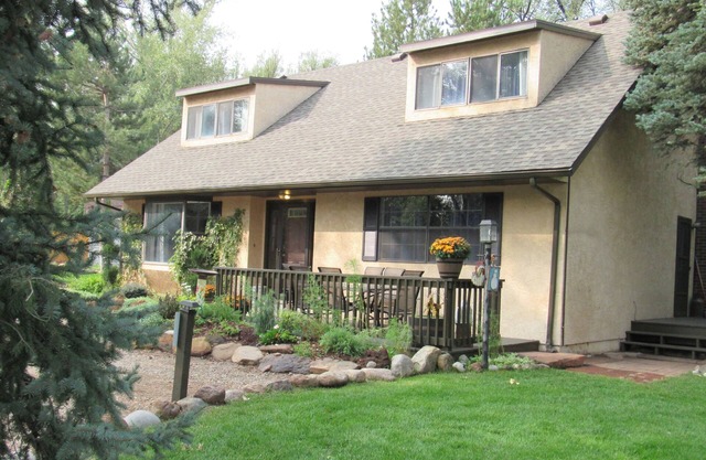 Broadmoor Area Home Great for Families and Pets!