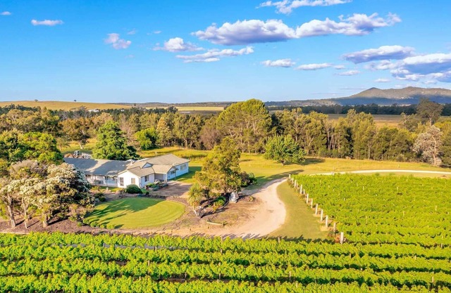 Broke in the Vines - 6 bedroom farmhouse on working vineyard