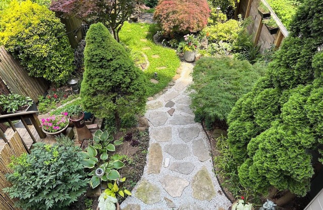 Brooklyn Townhouse Apartment, Garden, Spacious, Great Location, 1 Stop to City